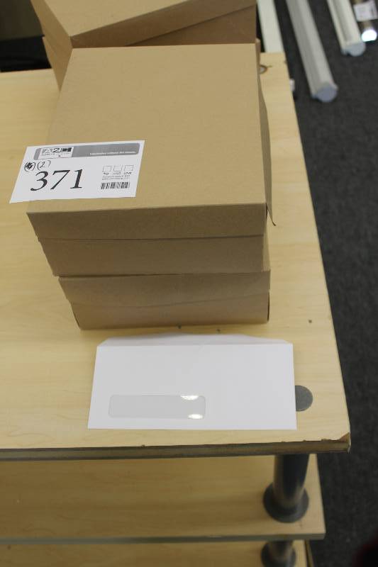 2 boxes of 500 envelopes wleft side window standard business size