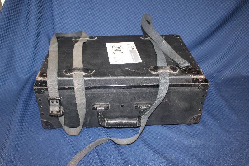 Professional photographers exhibition case wstraps