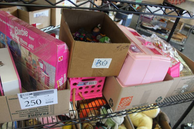 Barbie dorm play set, Barbie accessories, Barbie mobile home with parts