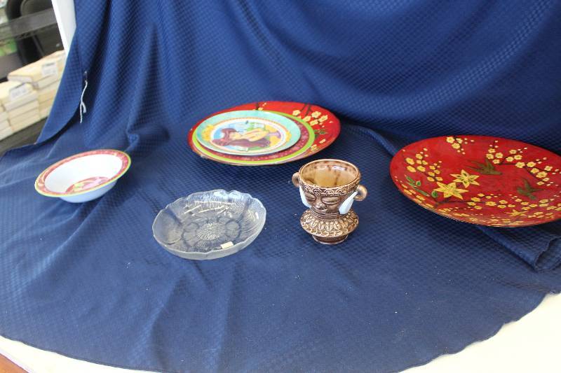 Misc. serving and decorative pieces