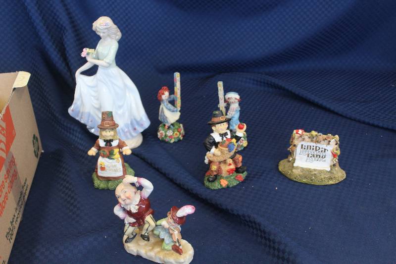 Thanksgiving figurines and decorative porcelain