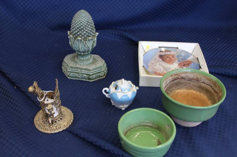 Commemorative plates and pottery pieces