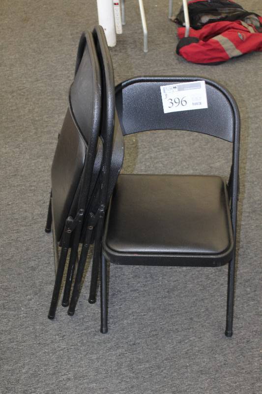 Cushioned folding chairs