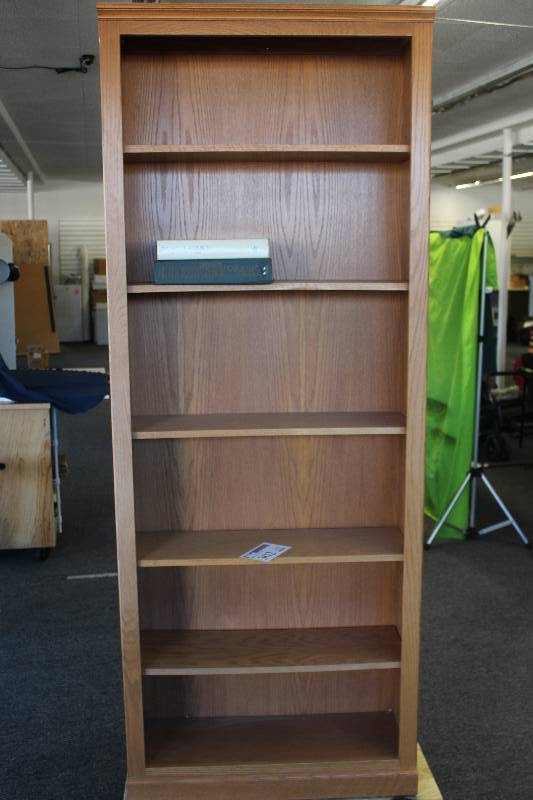 Oak bookcase w adjustable shelves