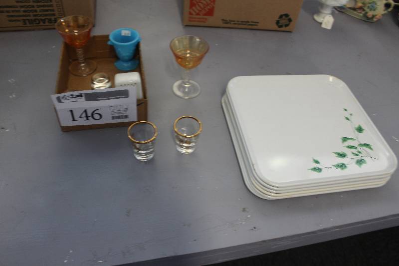 8 piece luncheon tray set with ivy motif and misc. glass pieces