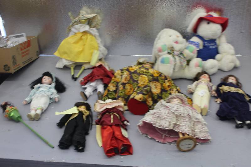 10 collectible dolls and 1 box of plush animal toys.
