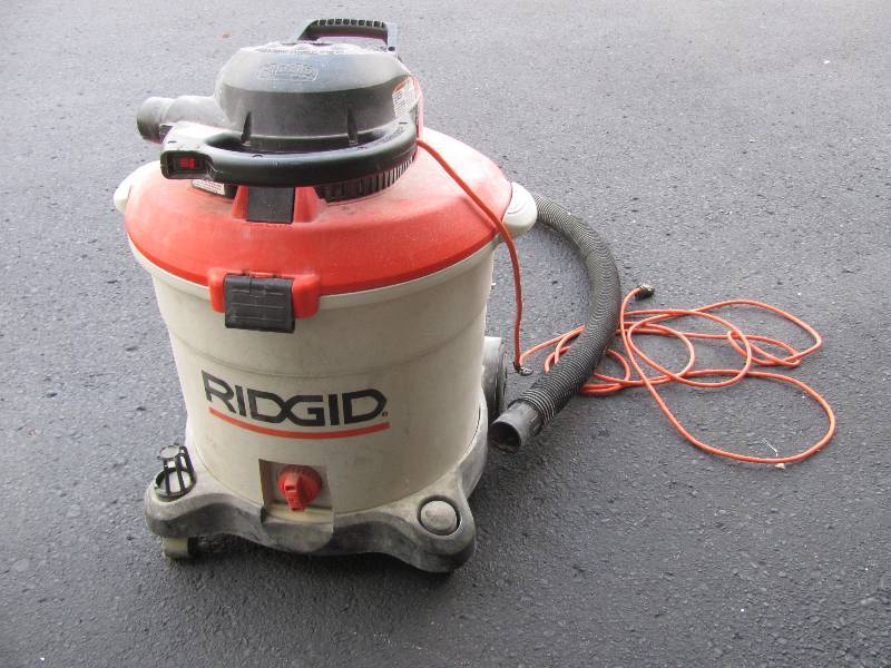 lot 20 image: WetDry Vac