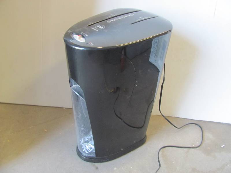 lot 62 image: Electric Paper Shredder