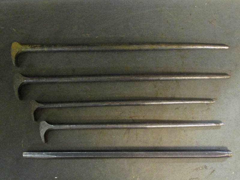 lot 9 image: Rolling Head Pry Bars