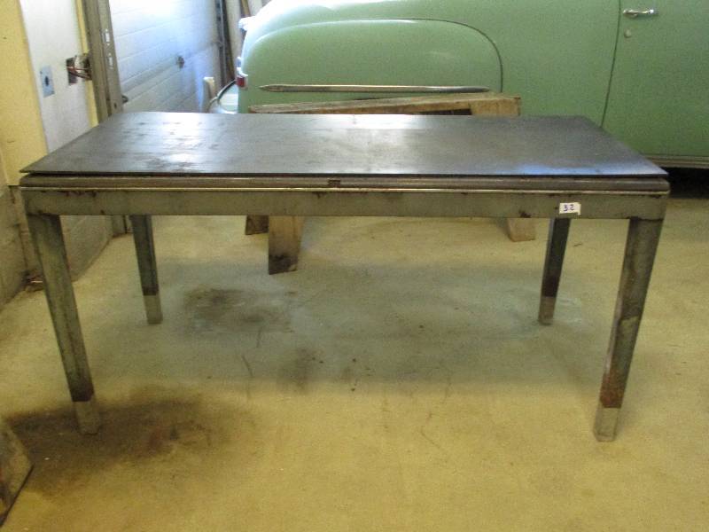 lot 32 image: Metal Table
