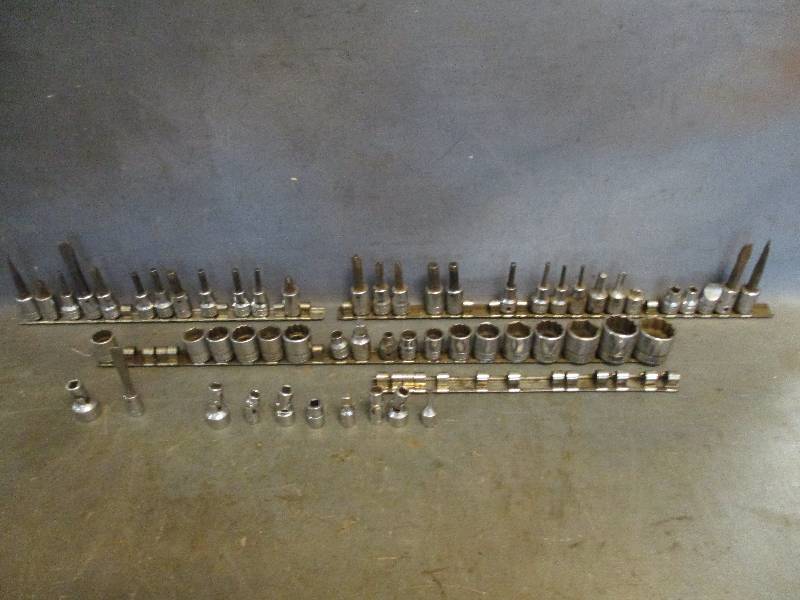lot 38 image: Sockets