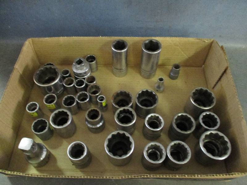 lot 48 image: Sockets