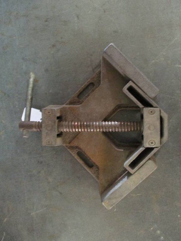 lot 68 image: Bessey Vise