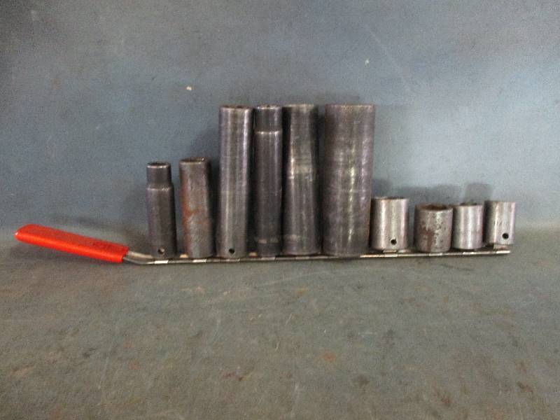 lot 69 image: 12 Drive Snap-On Sockets