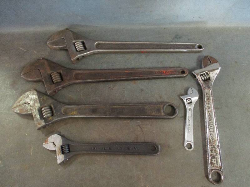 lot 71 image: 6 - Crecent Wrenches