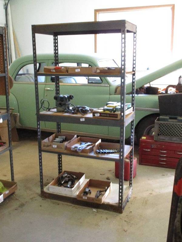 lot 73 image: Metal Shelf
