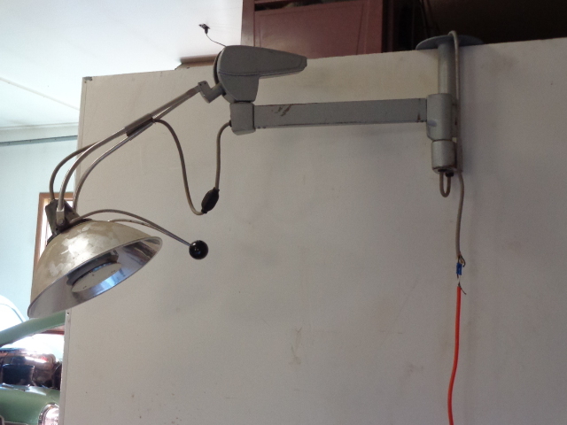 lot 82 image: Multi Positional Shop Light