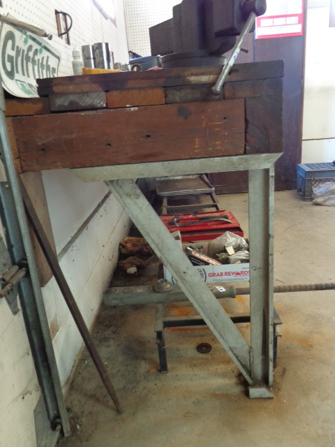 lot 96 image: Shop Bench