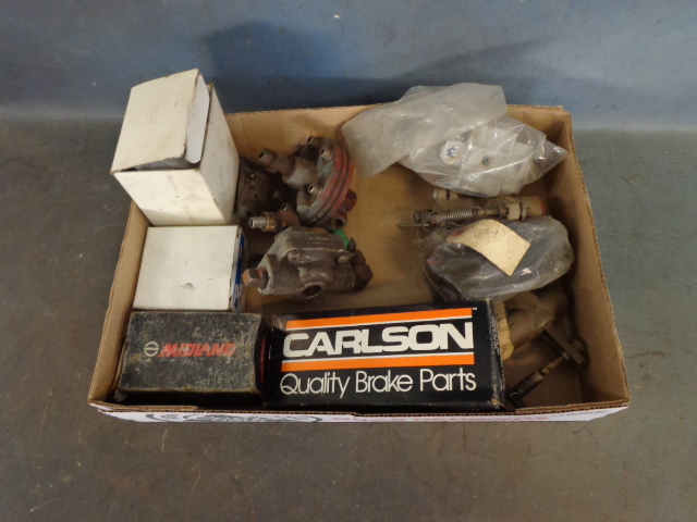 lot 98 image: Assorted Auto Parts