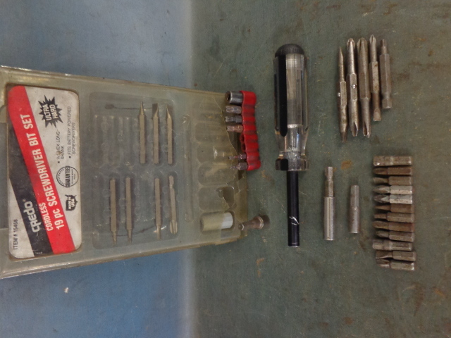 lot 107 image: Screw Driver & Bits