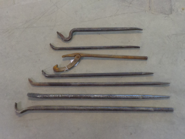 lot 122 image: Crow Bars & Tire Irons