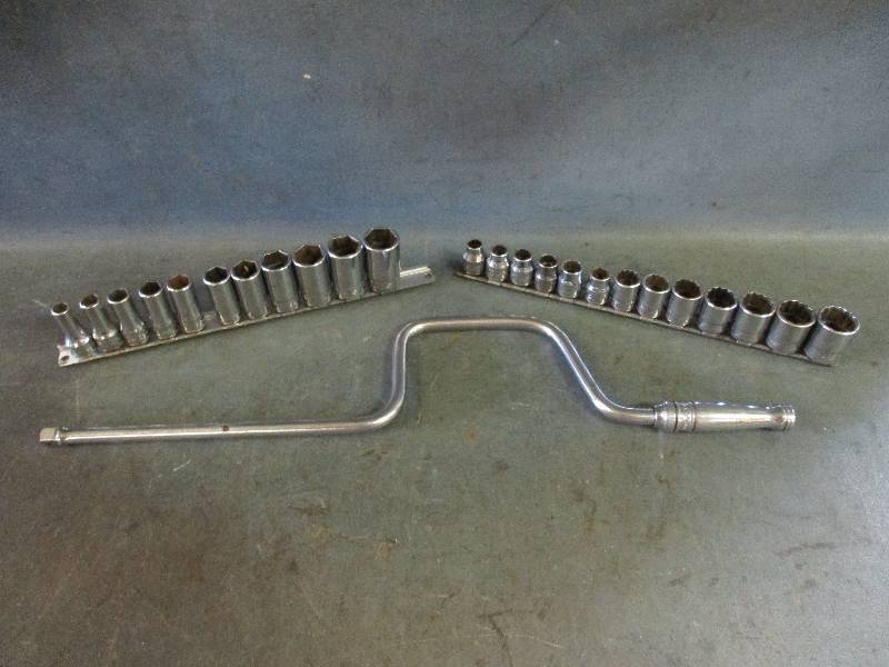 lot 152 image: Metric Snap-On 38 Drive Sockets & Speed Handle