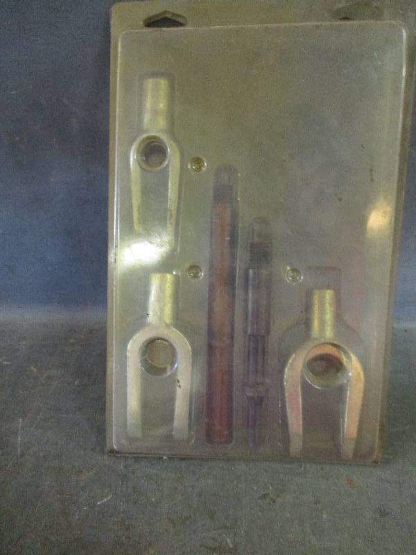 lot 169 image: Ball Joint Pullers