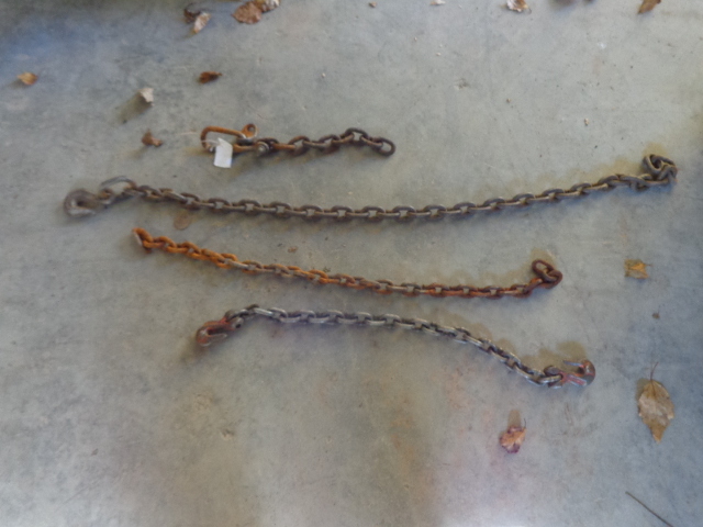 lot 236 image: Chain & Hook Pieces