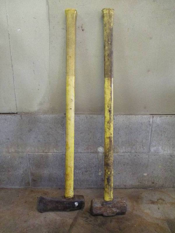 lot 190 image: Splitting Maul and Sledge Hammer