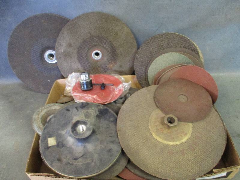 lot 210 image: Abrasive Disc Assortment