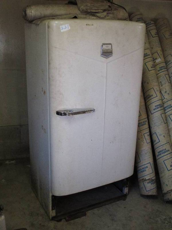 lot 221 image: Hot Point Refrigerator