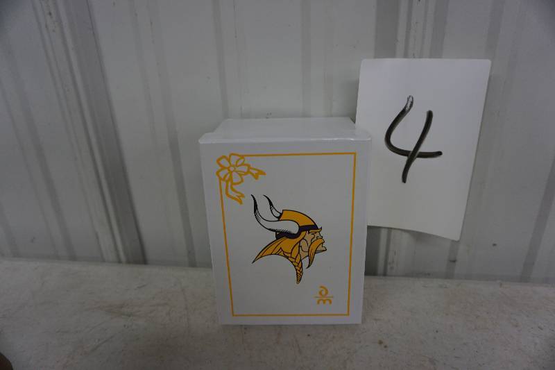 lot 4 image: Minnesota Vikings Car Christmas Ornament