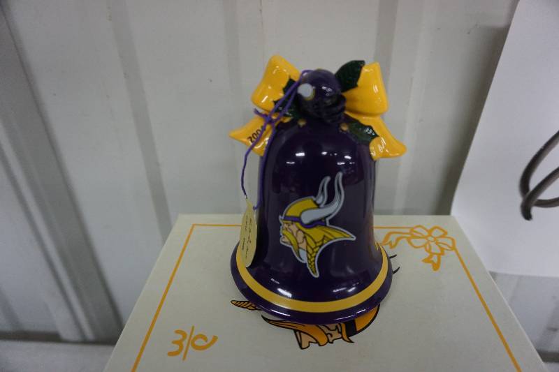 lot 6 image: Minnesota Vikings Christmas Bell Ornament