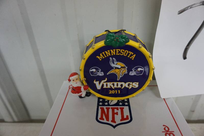 lot 7 image: Minnesota Vikings Drum Christmas Ornament