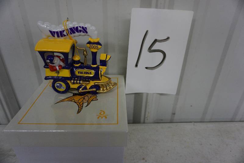 lot 15 image: Minnesota Vikings Santa Locomotive Christmas Ornament