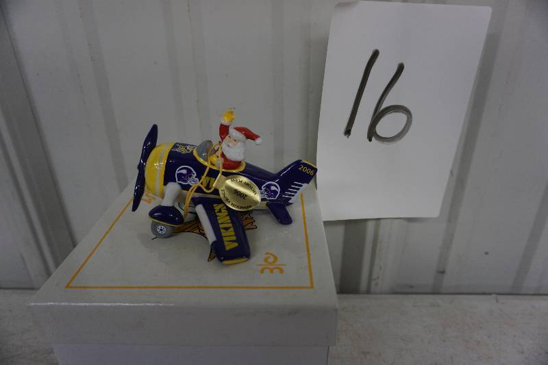 lot 16 image: Minnesota Vikings Santa Airplane Christmas Ornament