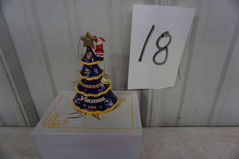 lot 18 image: Minnesota Vikings Christmas Tree Ornament