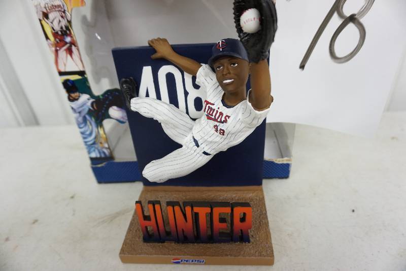 lot 78 image: Minnesota Twins Super Sports Heros Torii Hunter Figurine