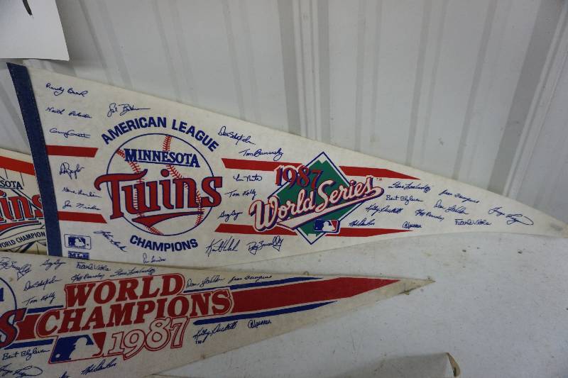 lot 89 image: Assorted Minnesota Twins Penants