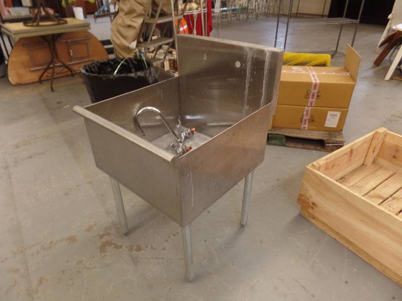 Stainless Steel Sink w Faucet