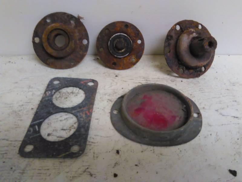 3 small axel pieces, carburetor gasket, red reflector