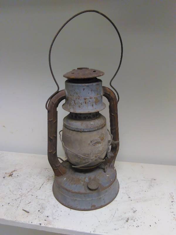 Kerosene Lantern, vintage, No 2 D-Lite