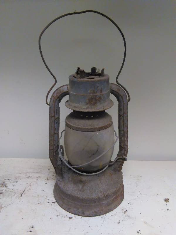 Vintage Kerosene lantern (for parts)