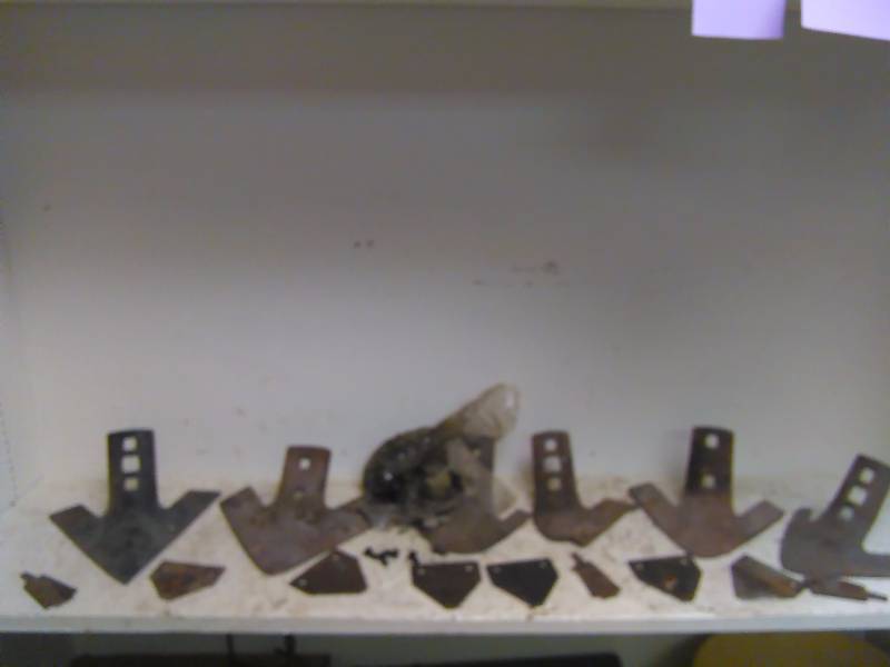 Sickle blades,Sickle fasteners (12) and digger spades (6)