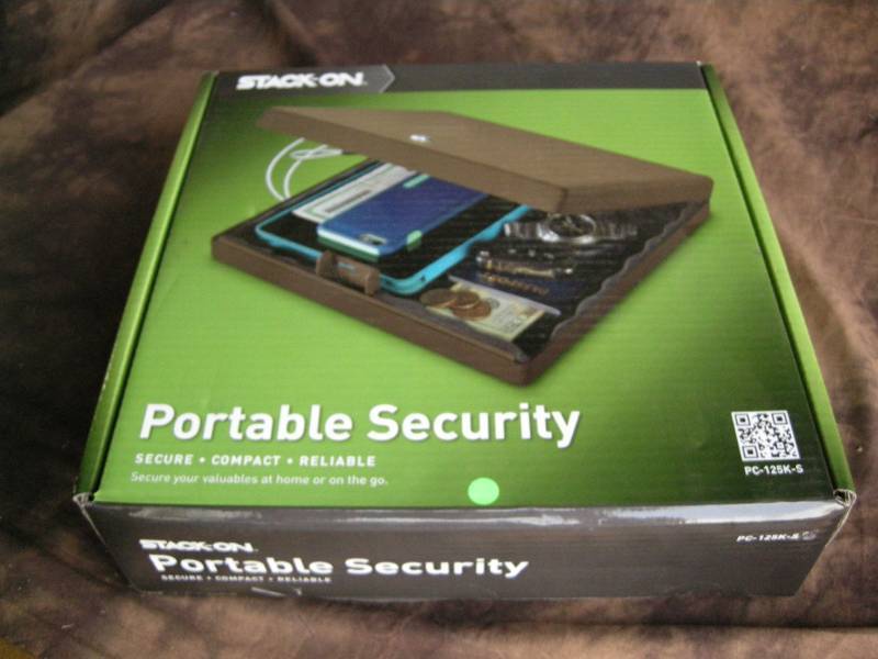 lot 35 image: Portable Security Case with Key