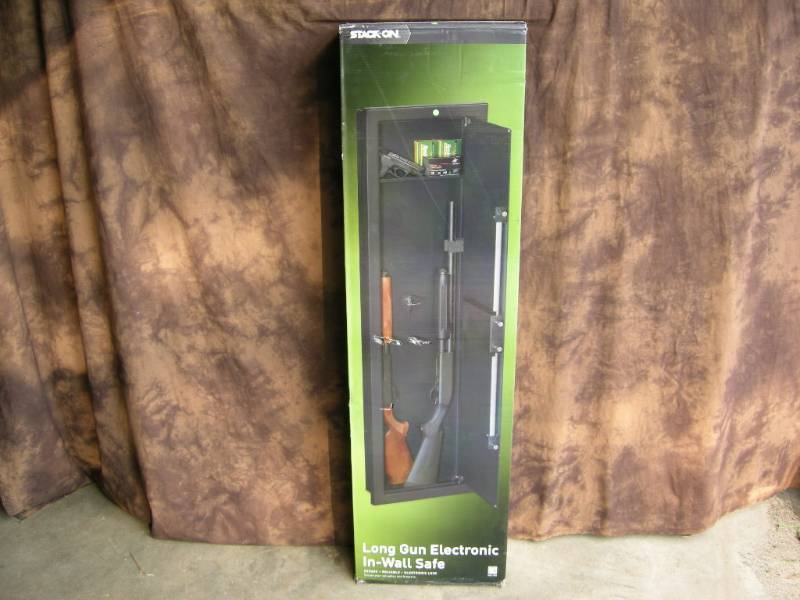 lot 15 image: Wall Security Safe