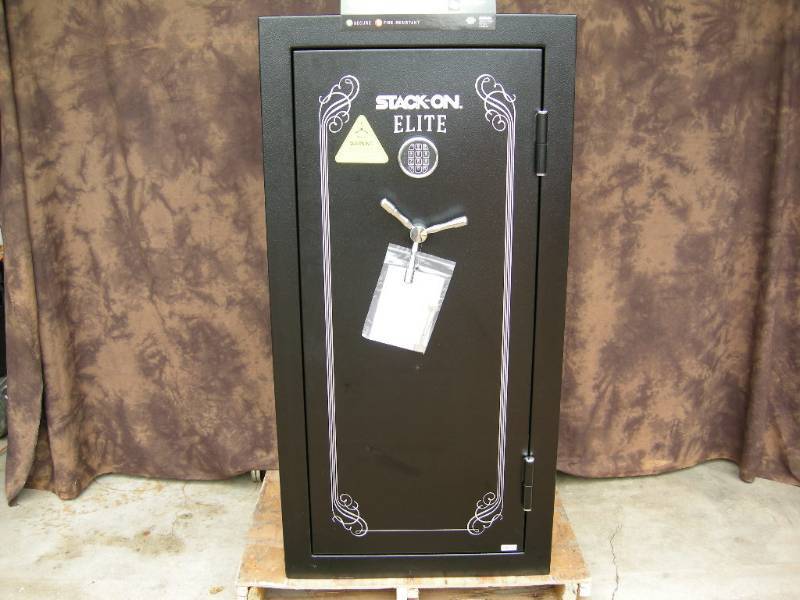 lot 3 image: Elite 40 Gun Electronic Safe