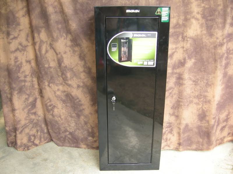 lot 12 image: Steel Security 8 Gun Cabinet