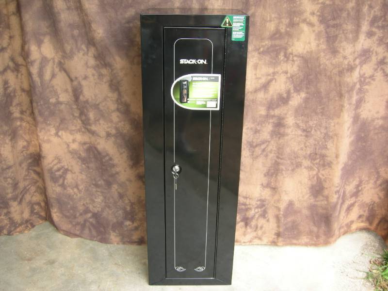 lot 14 image: Steel Security 10 Gun Cabinet