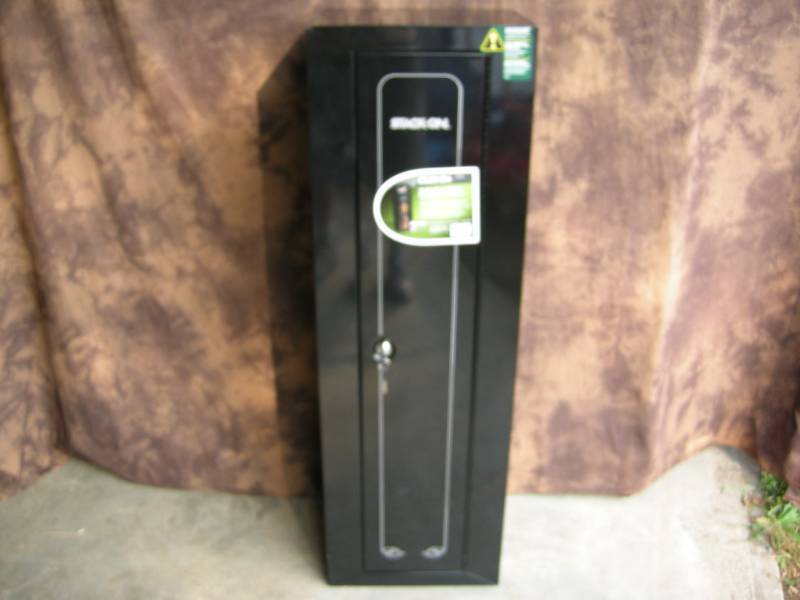 lot 17 image: Steel Security 10 Gun Cabinet